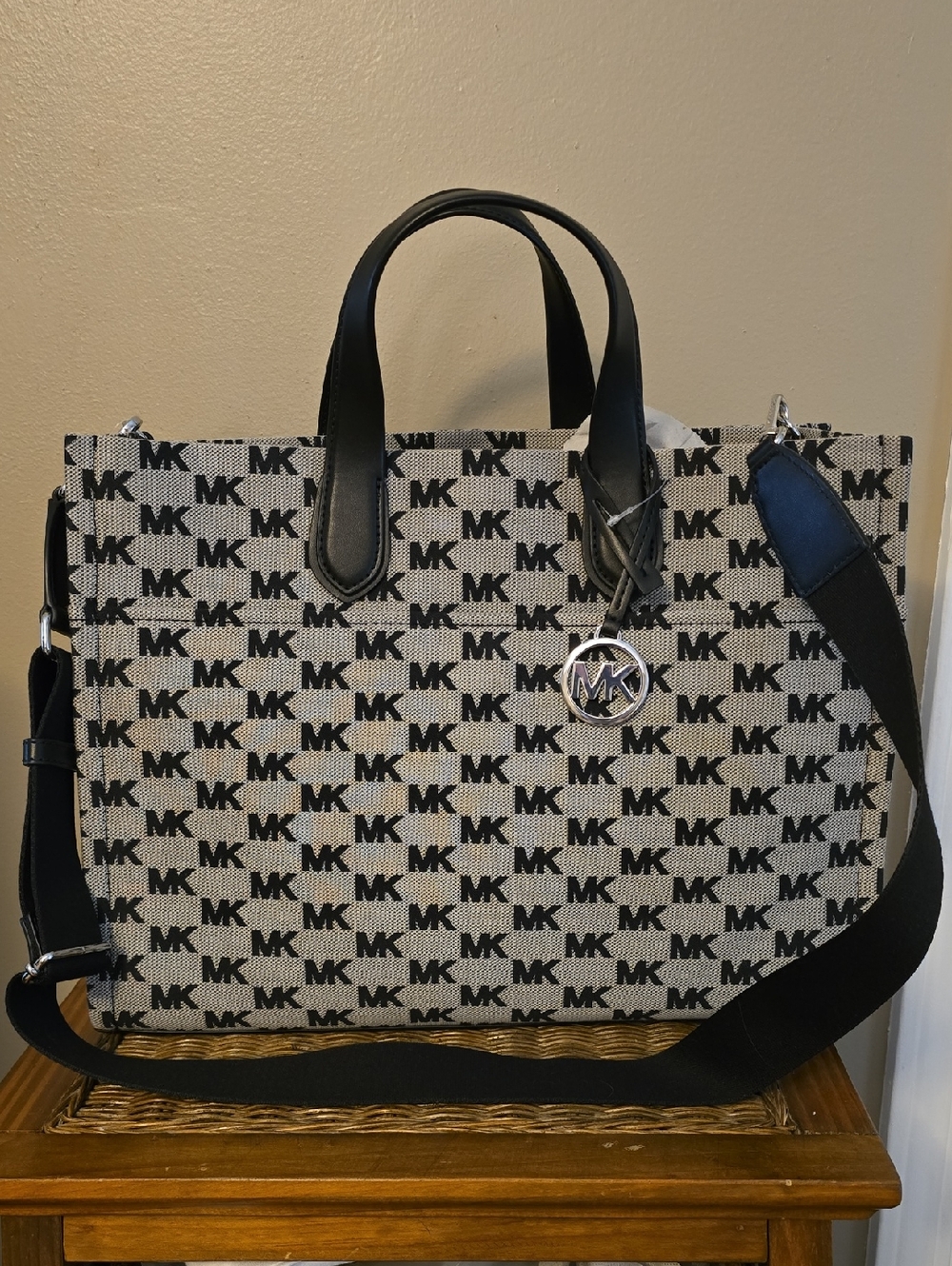 Michael Kors Gigi Large Tote, Handbag NWT